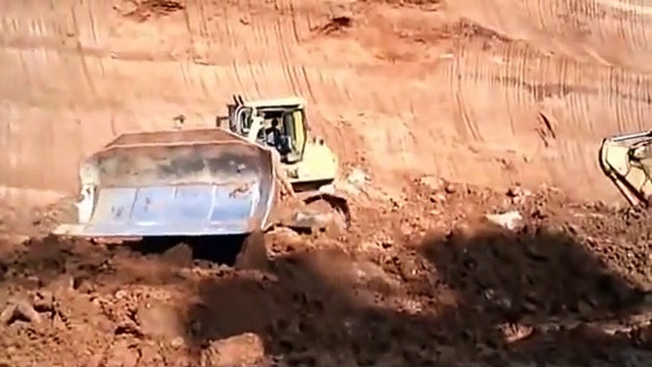 Komatsu D475A Dozer