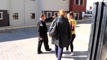 Isparta'da kaybolan ve İzmir'de bulunan lise öğrencisi kızlar ailelerine teslim edildi