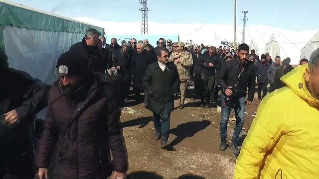 Bakan yardımcıları depremden etkilenen mahallelerde inceleme yaptı - VAN