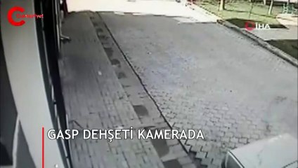 Genç kadının arkasından sinsice yaklaşıp dehşeti yaşattı!