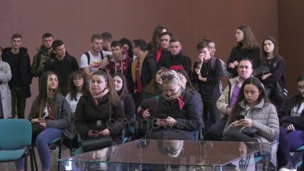Ora News - Hapet në Muzeun Kombëtar ekspozita e të dënuarve politik