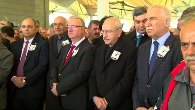 Kılıçdaroğlu, Muzaffer İlhan Erdost'un cenaze törenine katıldı