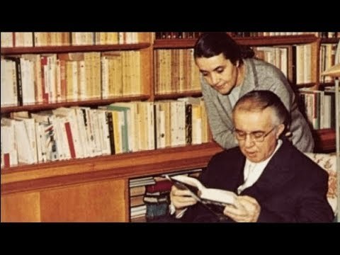 Report TV -Ndërron jetë në moshën 99-vjeçare Nexhmije Hoxha, gruaja e ish-diktatorit