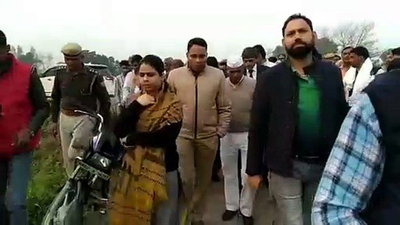शामली -सीएम के दौरे से पूर्व पीएसी कैंप की भूमी का डीएम व एसपी ने किया निरीक्षण।