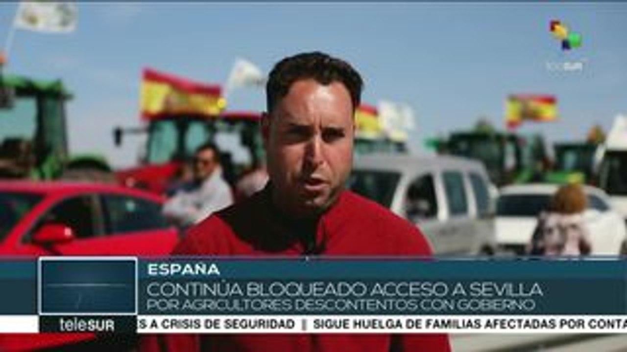 Agricultores españoles bloquean los accesos a Sevilla