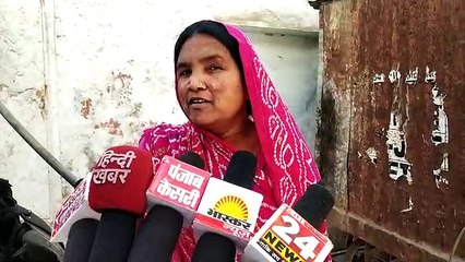 2 साल से खुद को जिंदा साबित करने के लिए भटक रही महिला