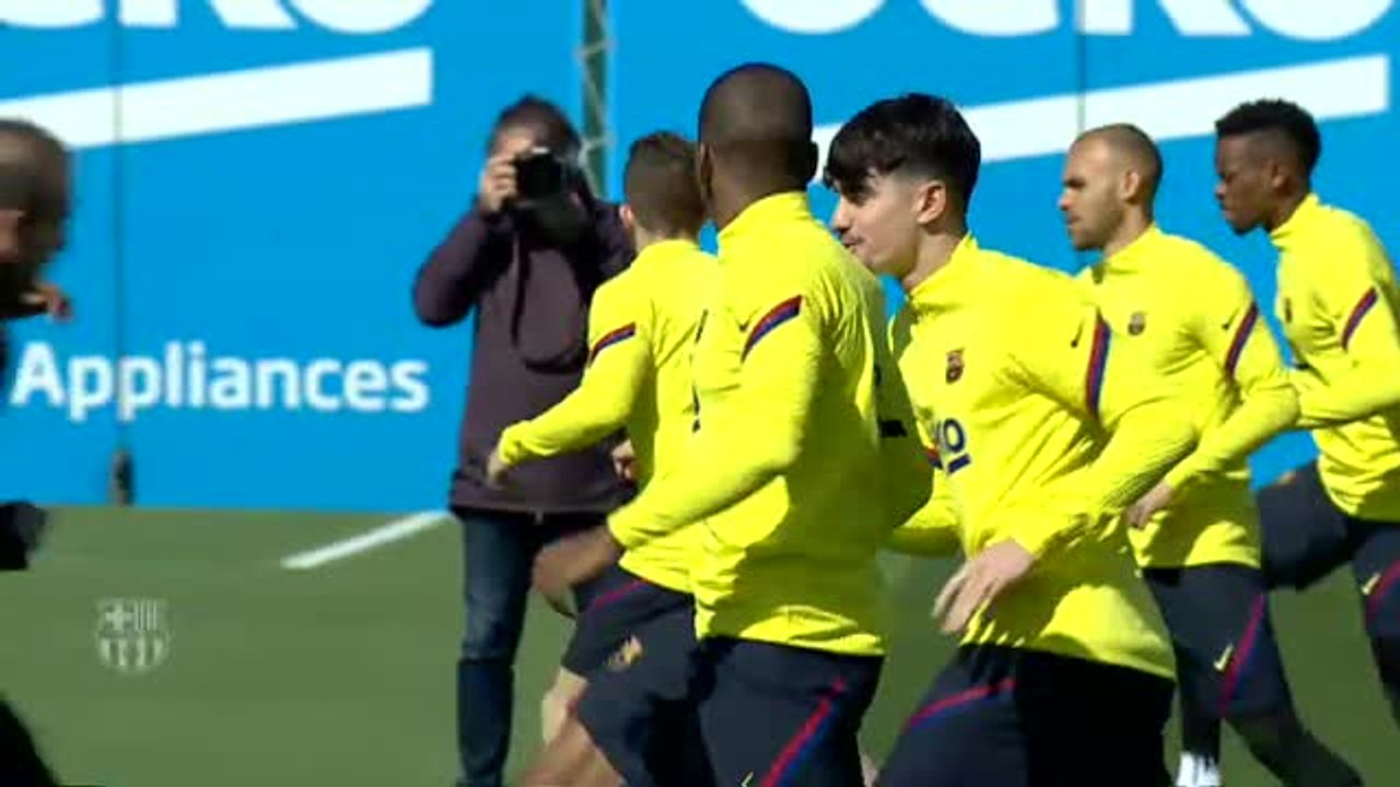 Piqué no entrena y es duda para El Clásico