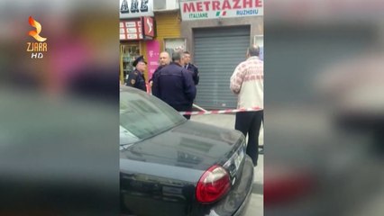 Descargar video: KRIM NË QENDËR TË DURRËSIT BURRI VRET GRUAN ME LEVË HEKURI