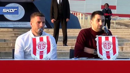 Antalyaspor'da Podolski için imza töreni düzenlendi