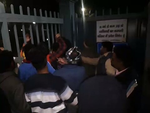 कैराना -ट्रक चालक की मौत पर जाम की सड़क, SDM मुर्दाबाद के लगाए नारे