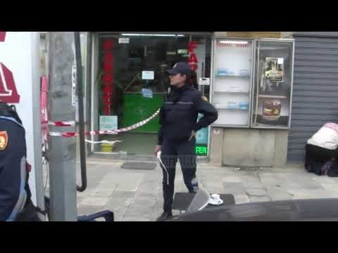 Vret gruan në dyqan/ Durrës, bashkëshorti e qëllon me levë në kokë