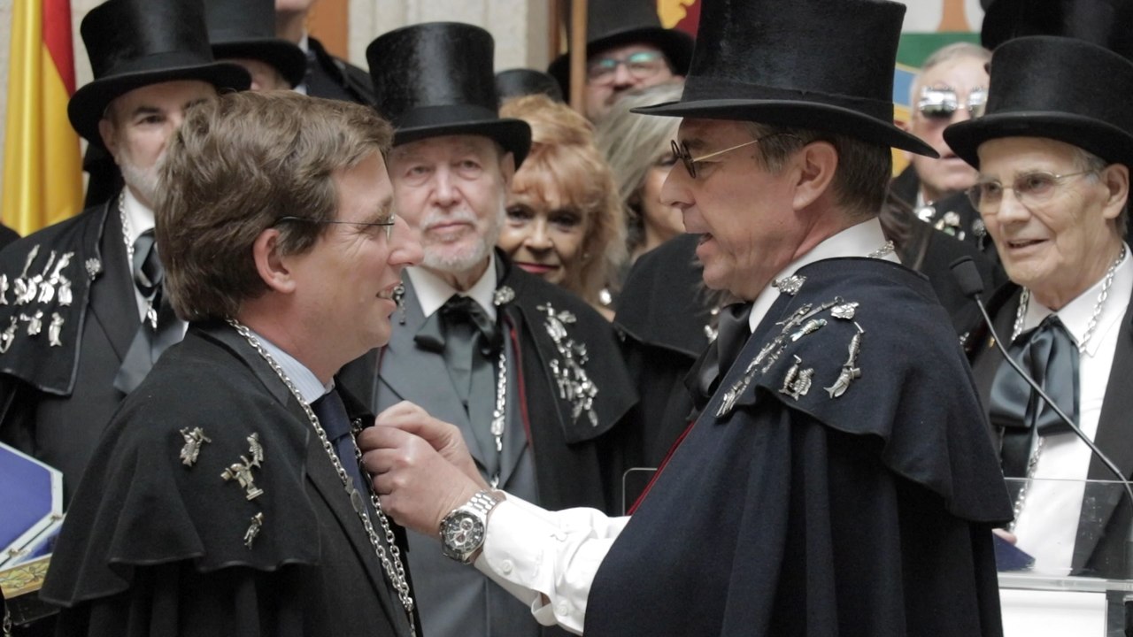 Almeida, nombrado cofrade de honor de la Alegre Cofradía de la Sardina