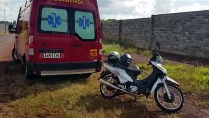 Garupa de moto fica ferida após sofrer queda às margens da BR-277