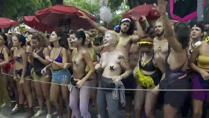 Medo de COVID-19 não impede foliões