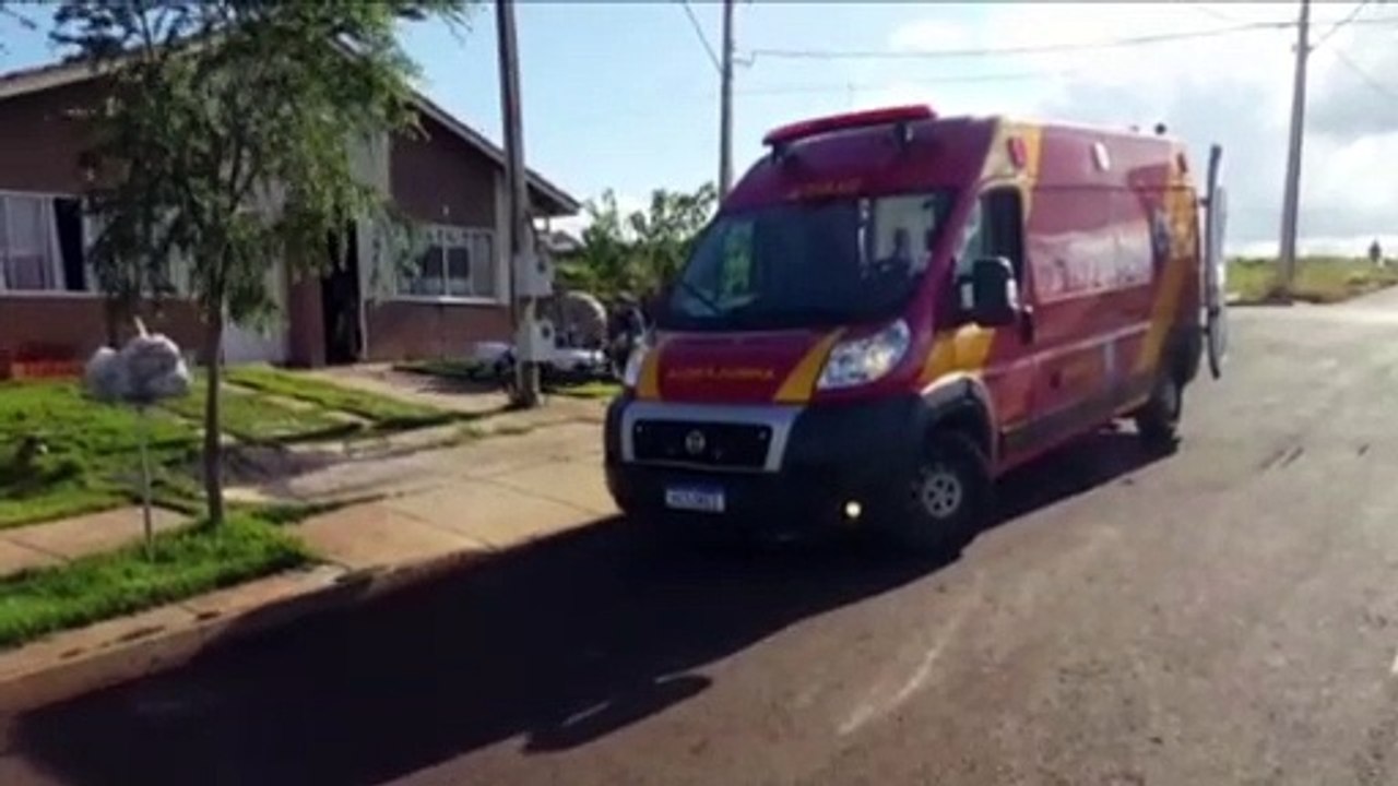 Jovem tem luxação no tornozelo e é socorrida pelo Corpo de Bombeiros