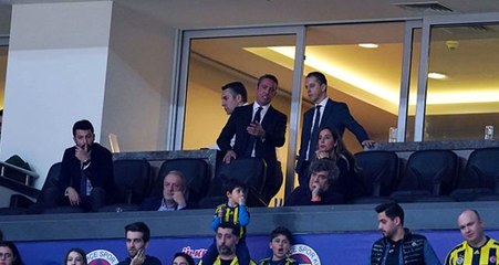 Fenerbahçeli bazı taraftarlardan Ali Koç'a tepki