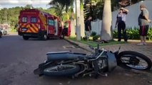 Mulher fica ferida em colisão entre moto e caminhonete