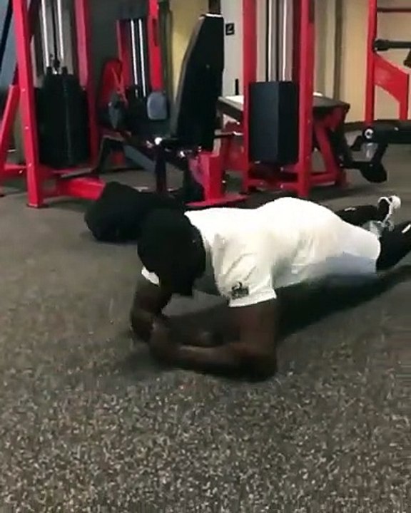 Il fait les pompes les plus dures du monde ! HIIT
