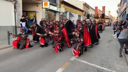 Comparsa con temática del Holocausto participa en un desfile de Carnaval