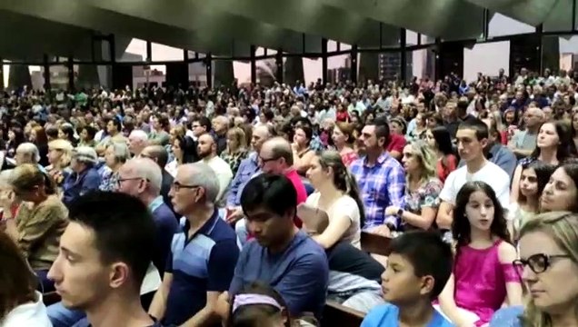 Fiéis lotam Catedral Nossa Senhora Aparecida para celebração de Quarta-Feira de Cinzas