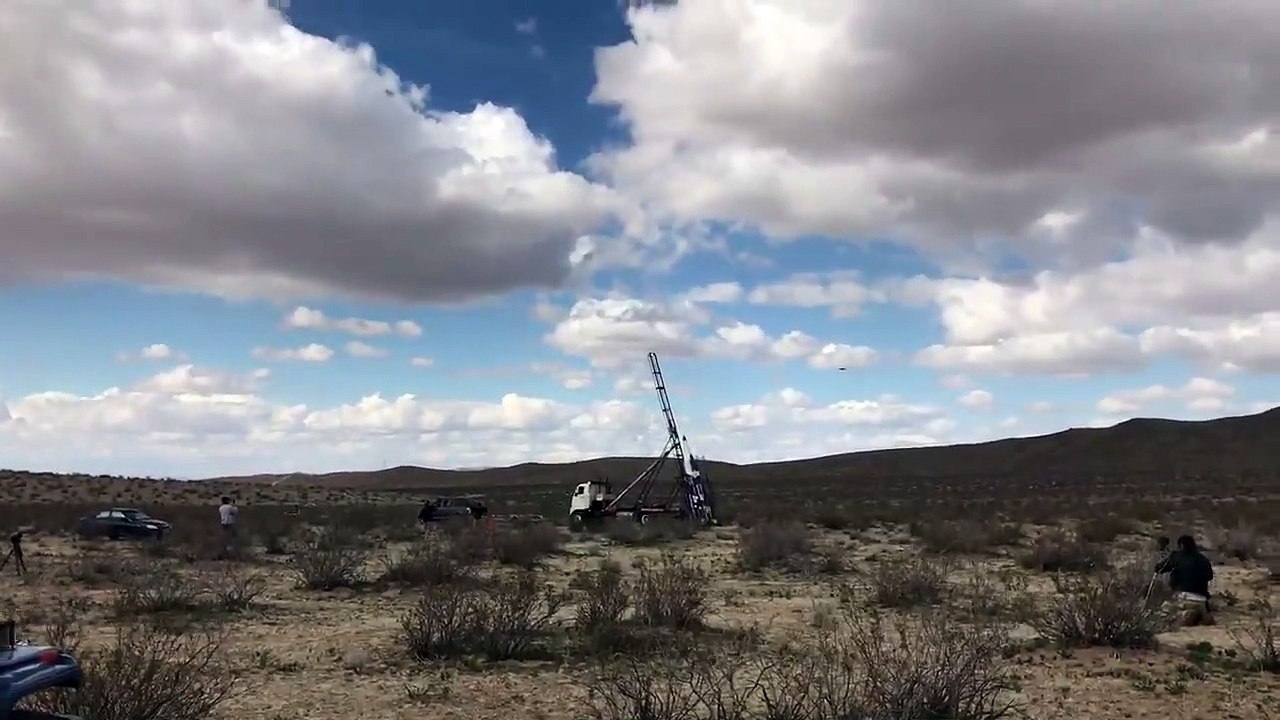 Il se tue dans le crash de sa fusée en tentant de prouver que la Terre est plate
