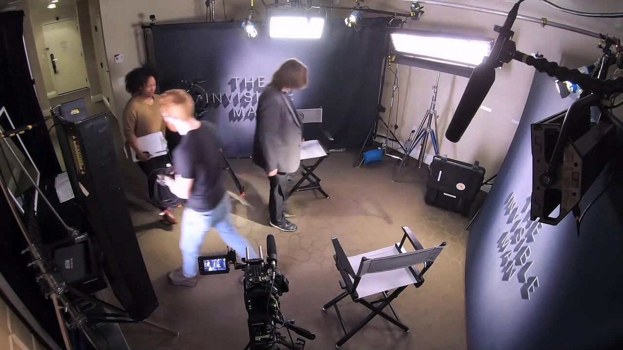 The Invisible Man movie - Prank Video with Elisabeth Moss & Oliver Jackson-Cohen