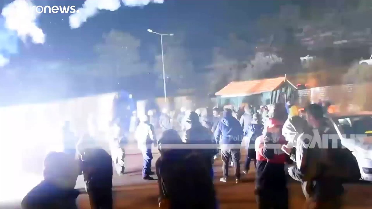 Ägäis-Inseln: Randale gegen neue Migrantenlager