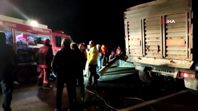 Ankara'da TIR'ın açılan dorsesi işaret levhasına çarptı