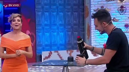 ¡Adrián fue sorprendido mientras estaba viendo el programa! | Enamorándonos