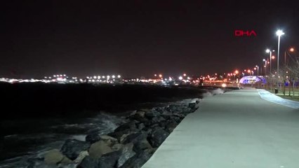 İstanbul'da beklenen lodos gece saatlerinde etkisini gösterdi