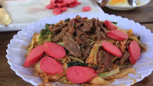 Cambodian food - fried instant noodle - ឆាមីកញ្ចប់ - ម្ហូបខ្មែរ