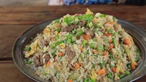 Cambodian food - Fried rice with beef - បាយឆាពងទាសាច់គោ - ម្ហូបខ្មែរ