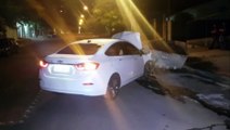 Chevrolet Cruze sofre grandes avarias em colisão contra caçamba de entulhos na Rua Pio XII