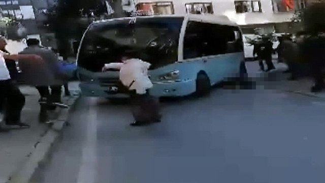 Güzergahları dışına çıkan minibüsler bir kazaya daha neden oldu.