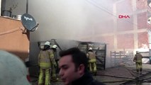 Arnavutköy'de barakada çıkan yangın yandaki binaya sıçradı