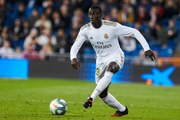 Real Madrid - FC Barcelone : Ferland Mendy doit-il prendre la place de Marcelo ?