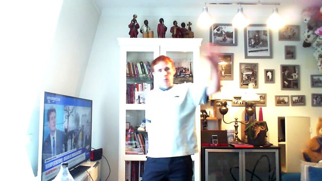 Wiwi kameloualise blow the speakers de The Moon