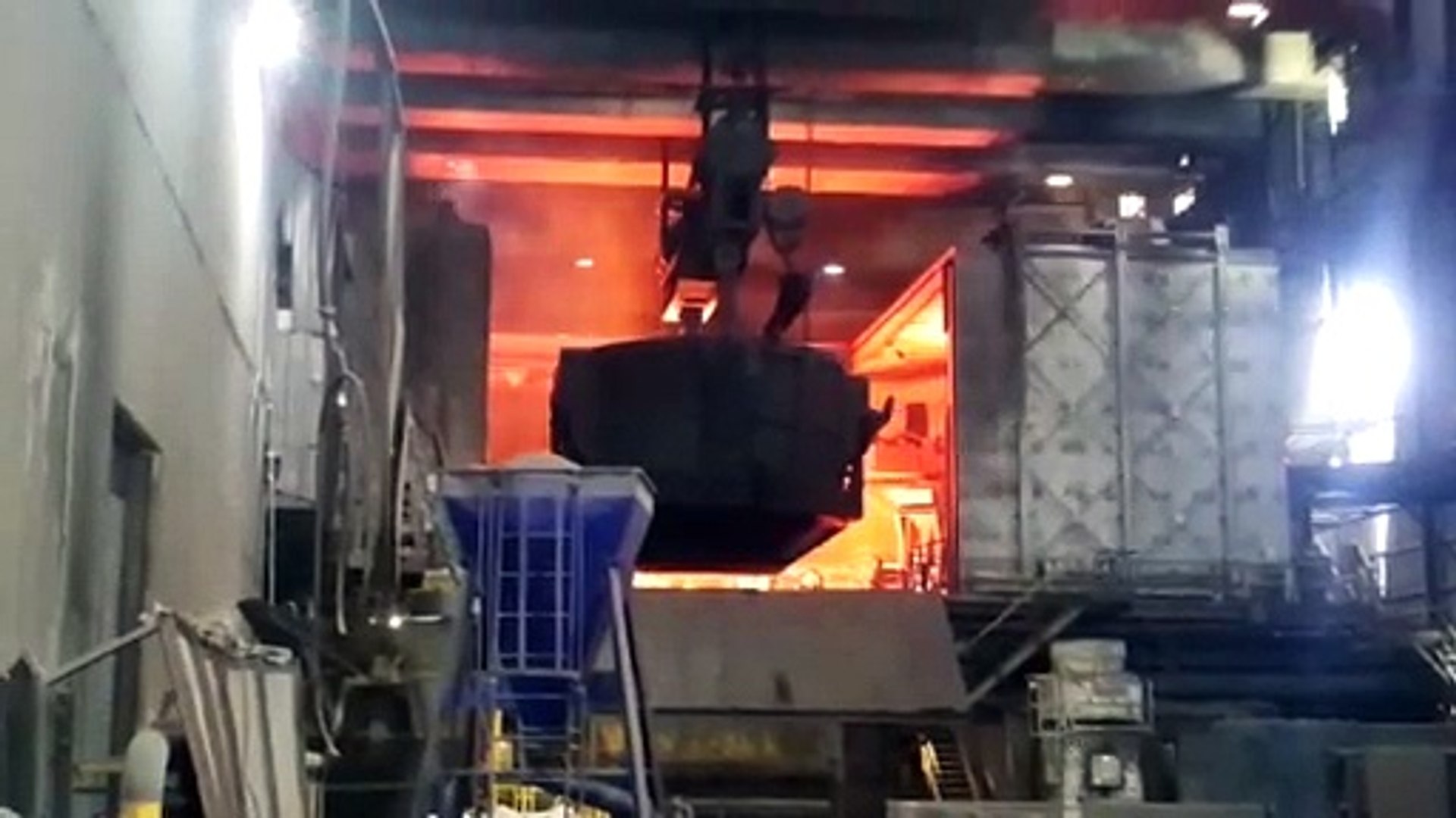 Coulée de l'acier à l'usine SAM de Neuves-Maisons - Vidéo Dailymotion