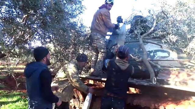 Ilımlı muhalifler İdlib'in stratejik önemdeki Serakib ilçesini geri aldı