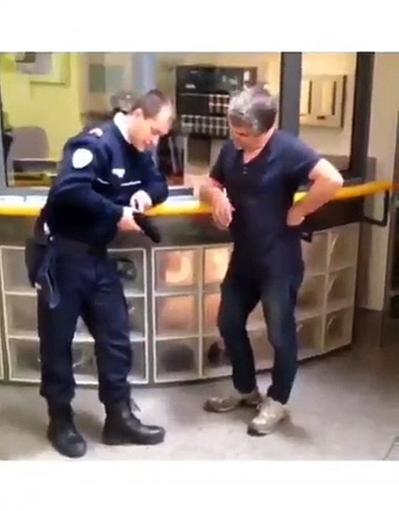 Une compilation de vidéos récentes qui sont devenues virales sur les réseaux sociaux