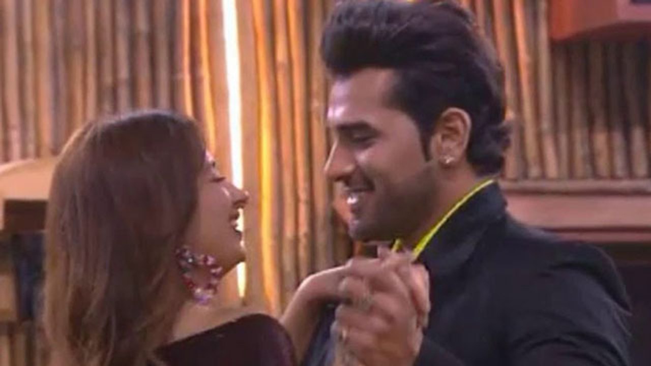 Mujhse Shaadi Karoge; Paras Chhabra की शादी करवाने आ रहीं है Mahira Sharma |FilmiBeat