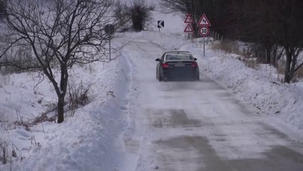 Télécharger la video: Ora News - Borë dhe breshër, moti i keq përfshin vendin