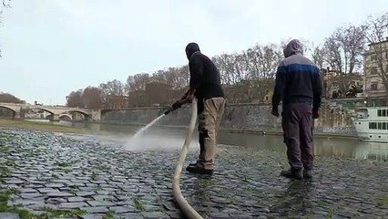 Raggi - Pulizia della pista ciclabile del Lungotevere (26.02.20)