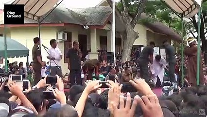 La homosexualidad se paga con latigazos en Indonesia