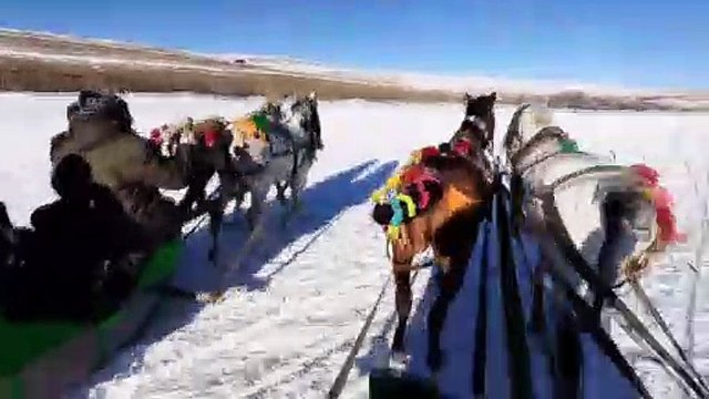 Donan Çıldır Gölü üzerinde turistlerin atlı kızak keyfi - ARDAHAN