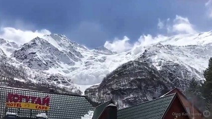 Esta avalancha engulle una montaña entera
