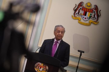 Dr M: Agong still can't find who has majority to form govt