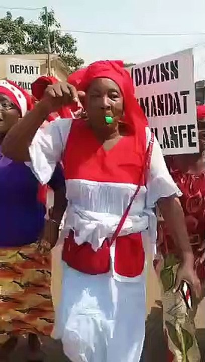 Dixinn: des femmes manifestent contre le troisième mandat d'Alpha Condé