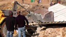 İsrail güçleri Filistinli ailenin evini yıktı