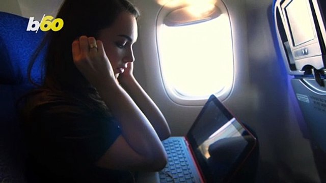 Listen to These Podcasts When You’re on a Flight
